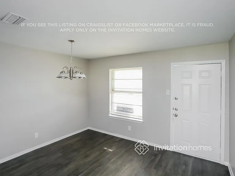 215 Adams St — Photo 3