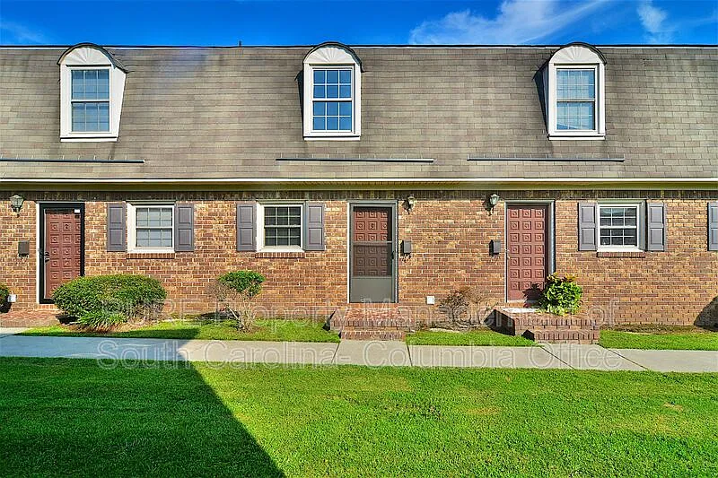 2 bed, 1.5 bath, 900 sqft, $1,195 — Photo 2