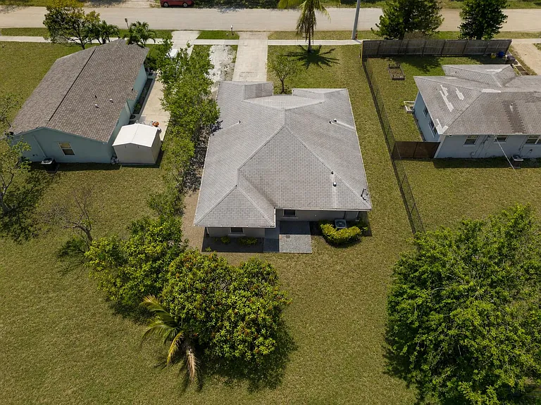 351 NW 8th Ave — Photo 32