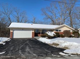 87 Woodlawn Dr, Ravena, NY 12143