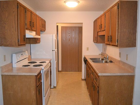 5th image of 1220 28th Ave S #108