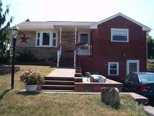68 Michael Rd photo 1