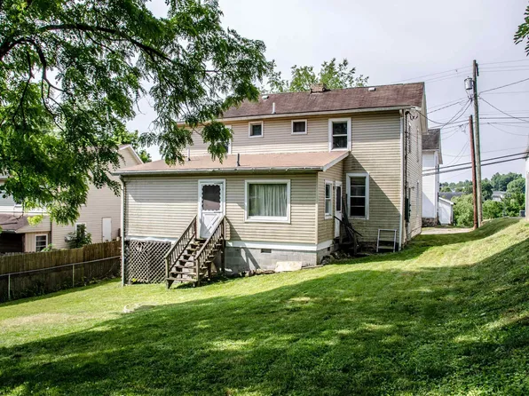 18 Freeland St, Fairmont, WV 26554