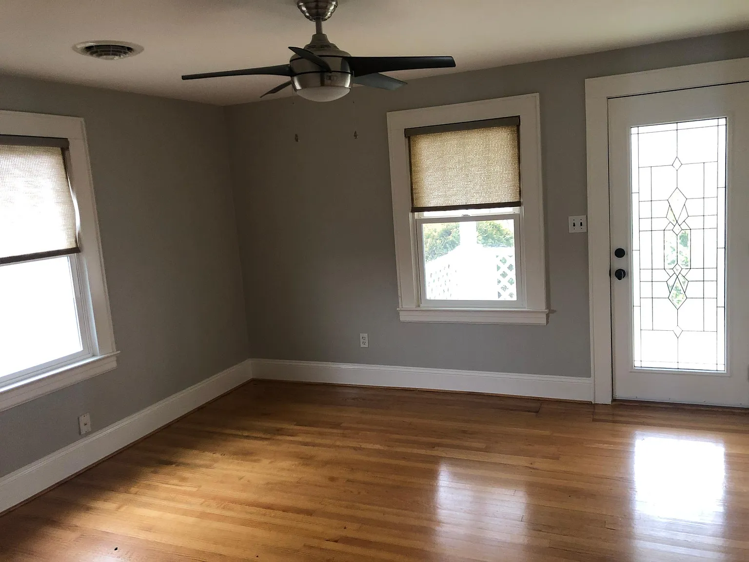 3 bed, 1.5 bath, 2025 sqft, $2,200 — Photo 2