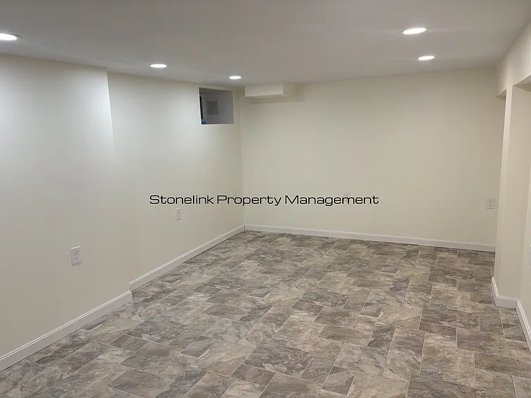 124 Leo Ave — Photo 18