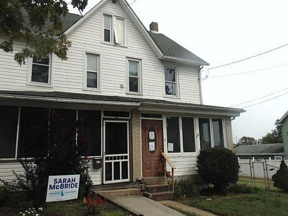 3rd image of 207 E Delaware Ave