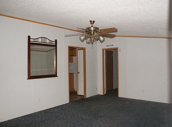 3rd image of 1568 Stoney Mountain Rd