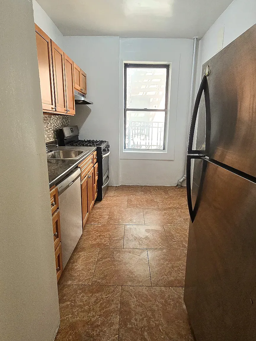 1900 Grand Concourse — Photo 4