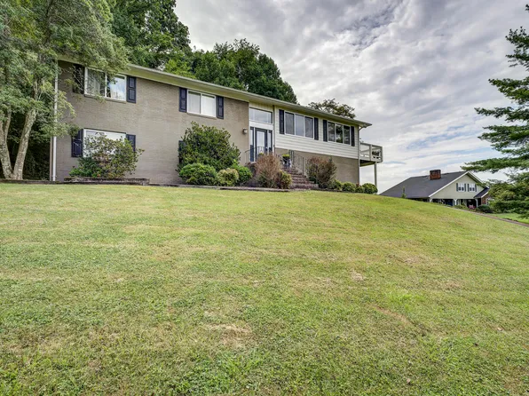 749 Fairway Dr, Elizabethton, TN 37643