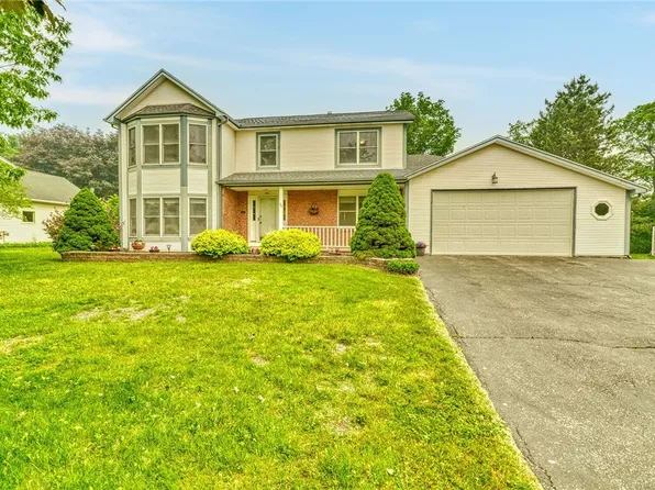 90 Queensland Dr, Spencerport, NY 14559