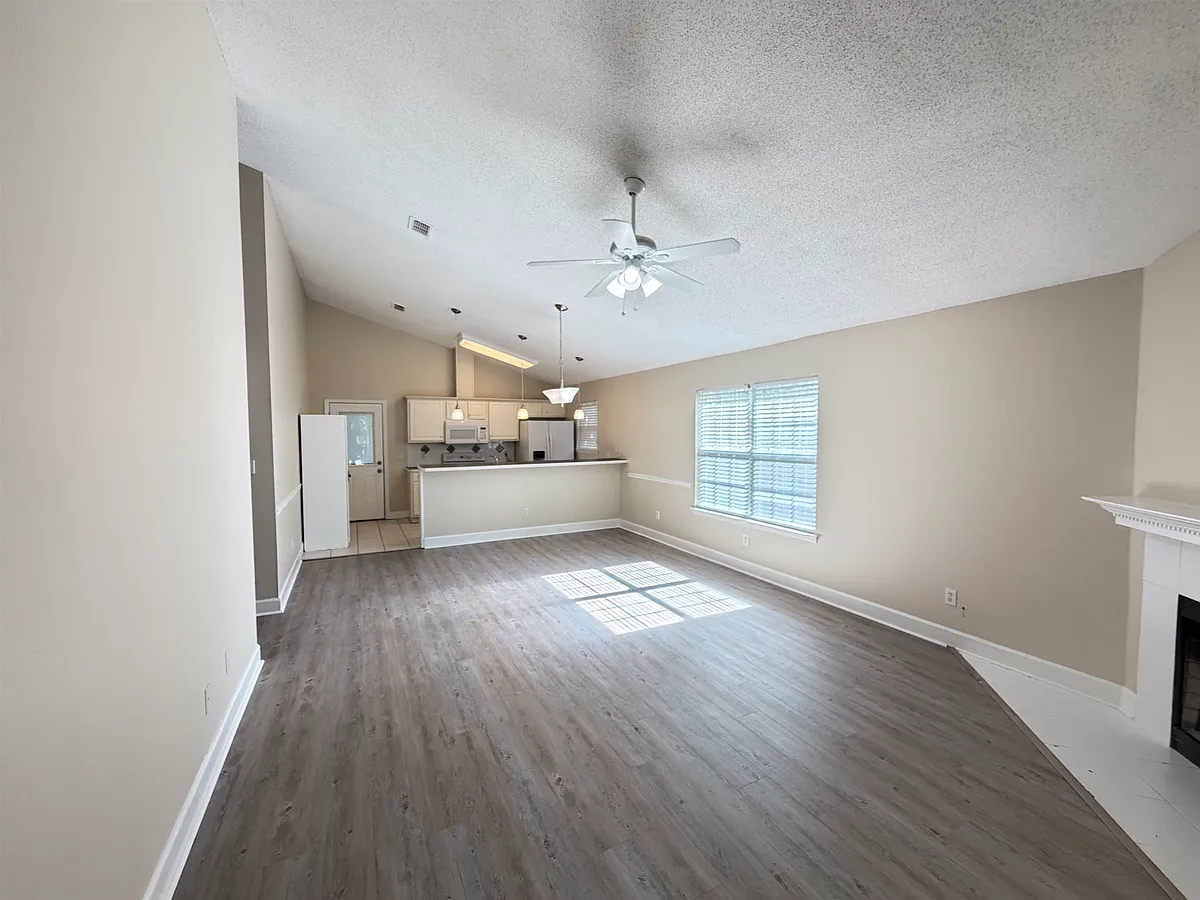 Building Photo - 2116 Heathrow Dr #1