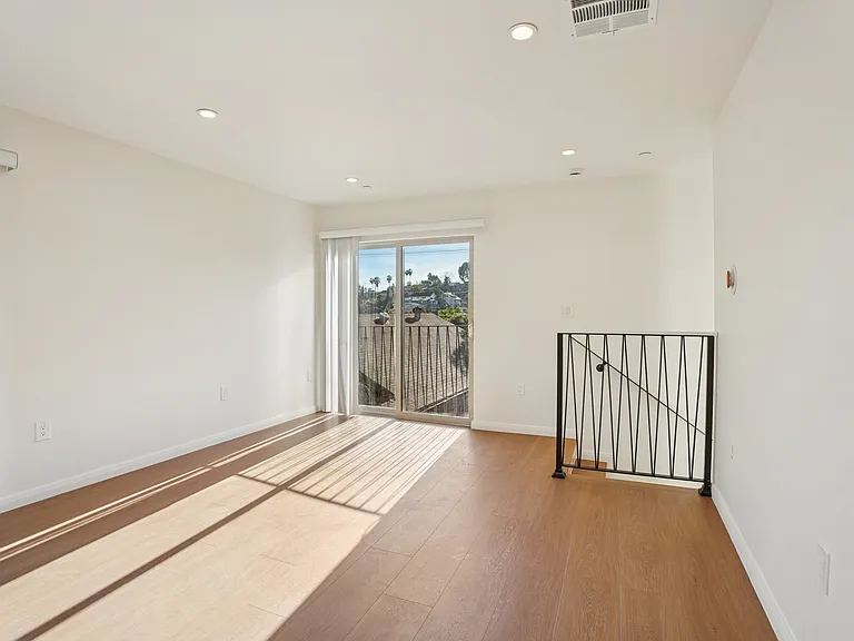 6162 3/4 6160 Oak Crest Way — Photo 8