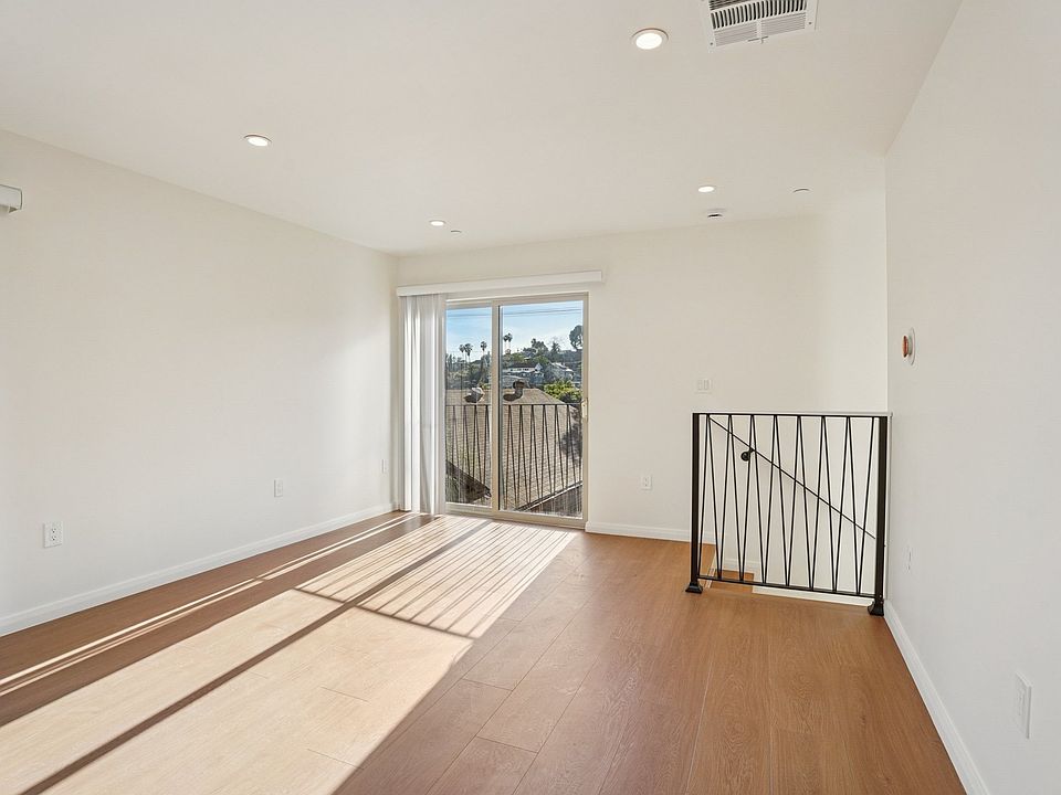 1st image of 6162 1/2 Oak Crest Way