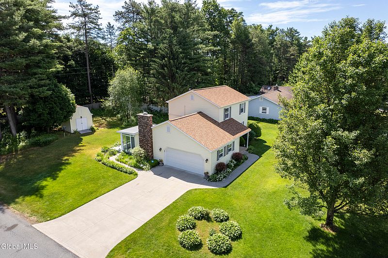 4th image of 11 Sweetbriar Lane