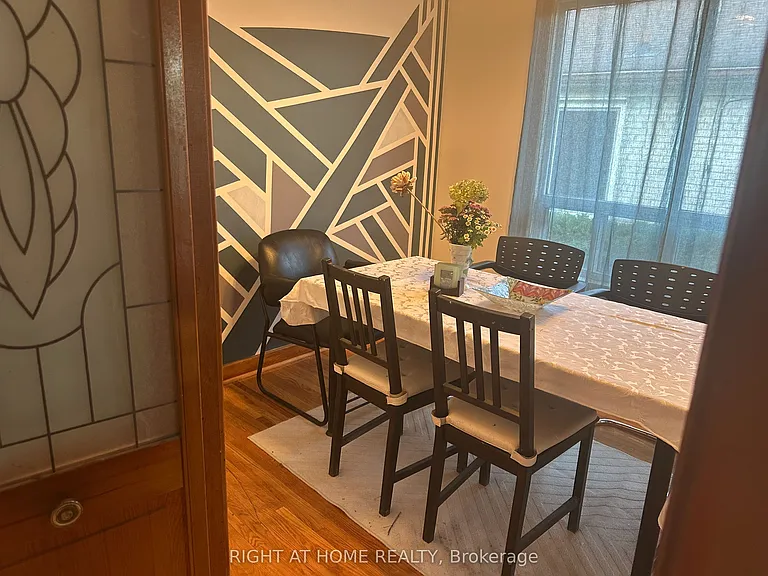 309 Queen Mary Dr — Photo 7