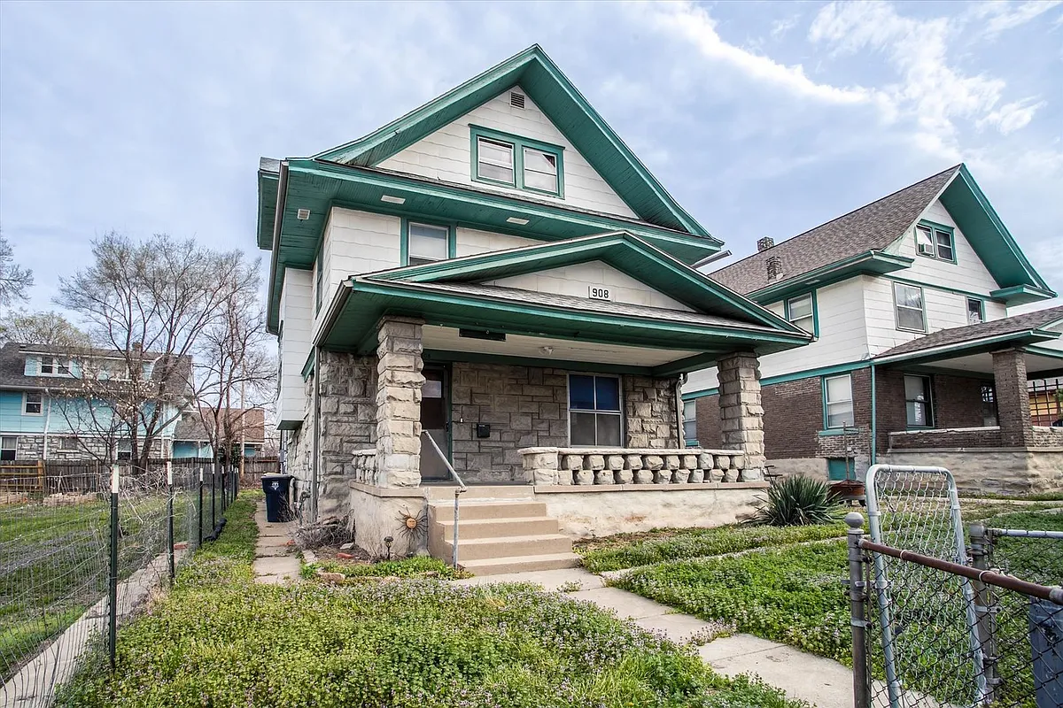 Building Photo - 908 E 31st St