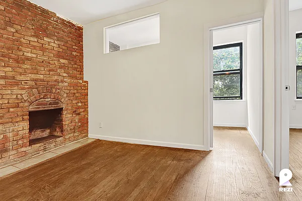 Rented by REZI | media 12