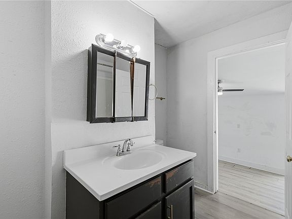 5th image of 1401 E 29th St