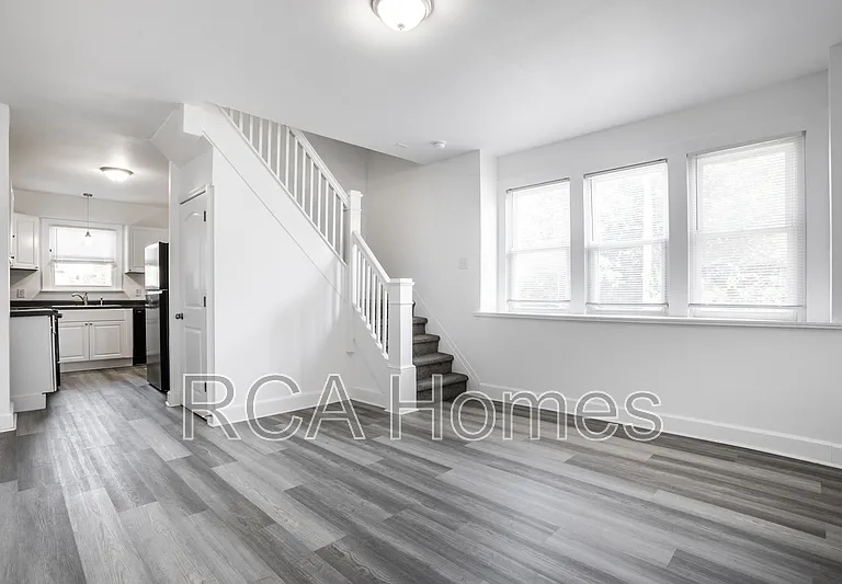 2960 N Park Ave — Photo 2