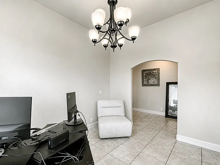 1721 Maplewood Dr — Photo 5