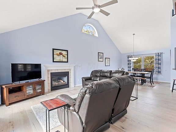 3rd image of 1044 Royal Oak Dr