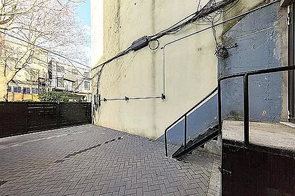 Rented by Avenues Real Estate | media 18