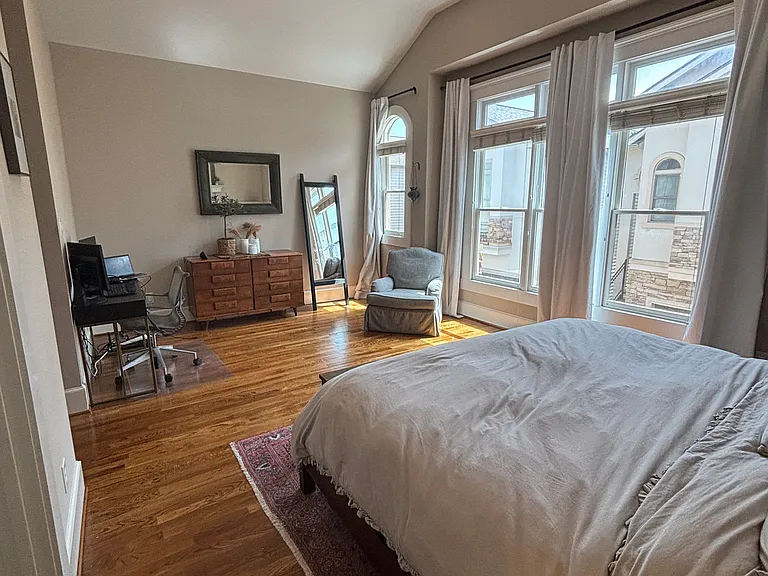 1044 W 25th St #E — Photo 9