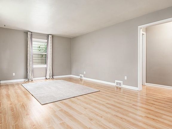 3rd image of 1016 Luther Ave