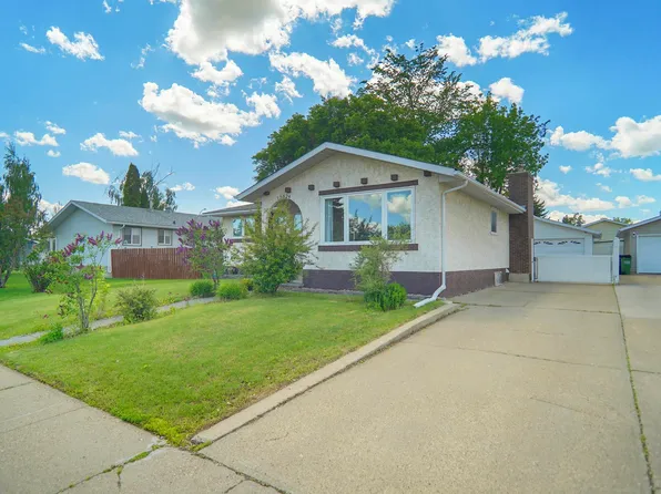 13524 26th St NW, Edmonton, AB T5A 3W1