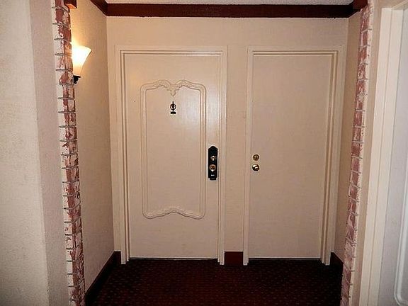 Private entry to unit