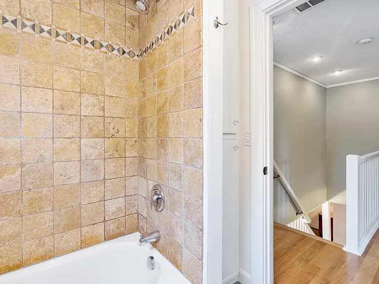 2605 NE 35th Ave — Photo 21