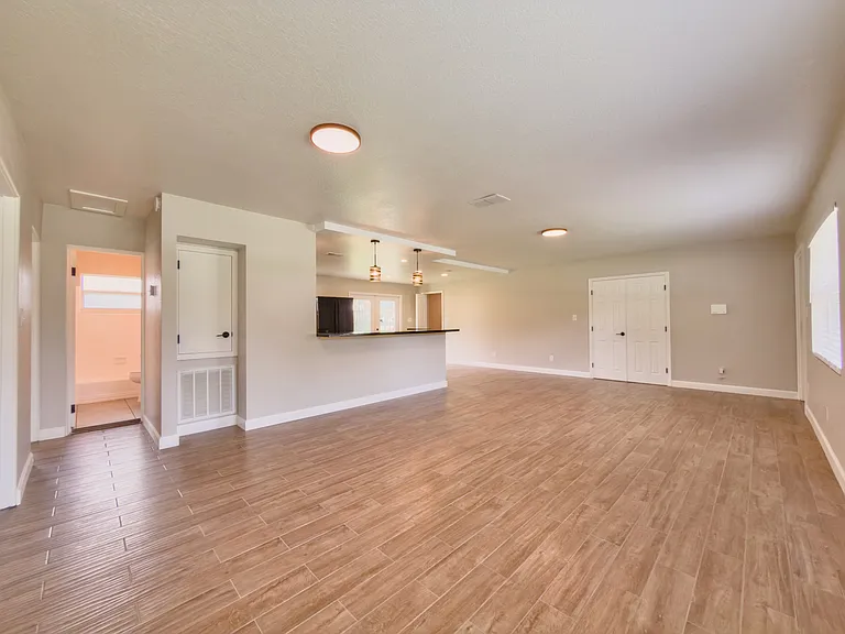 146 W Maple St — Photo 19