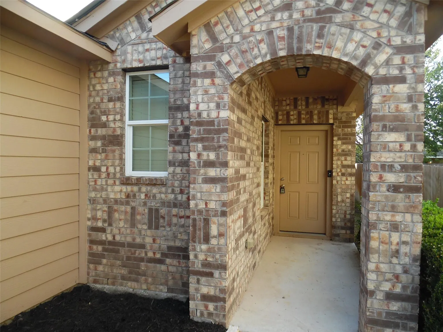 3 bed, 2.0 bath, 1521 sqft, $2,095 — Photo 3