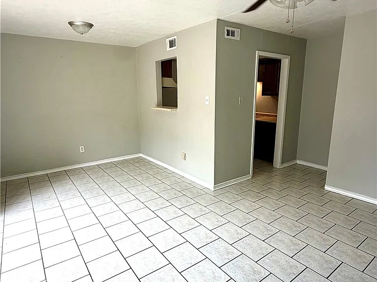 2406 Blanco Dr #D — Photo 27