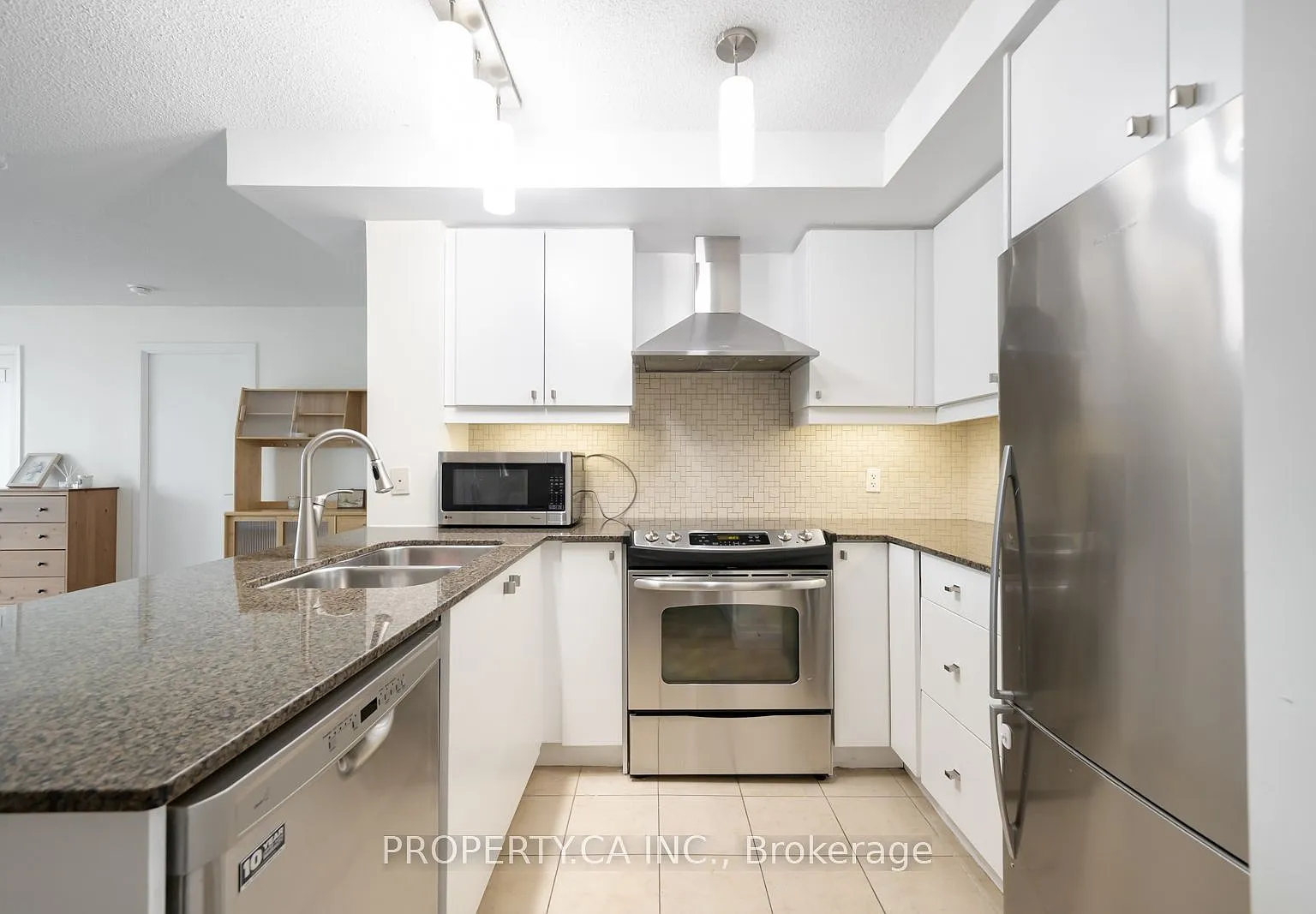 3 bed, $4,000 — Photo 4