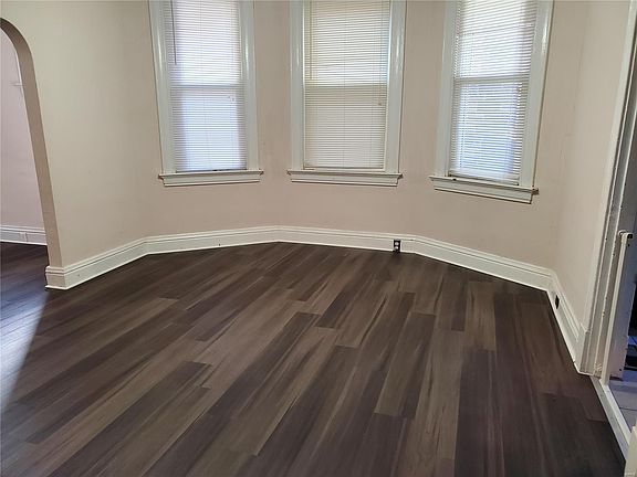 4th image of 2435 Edison Ave