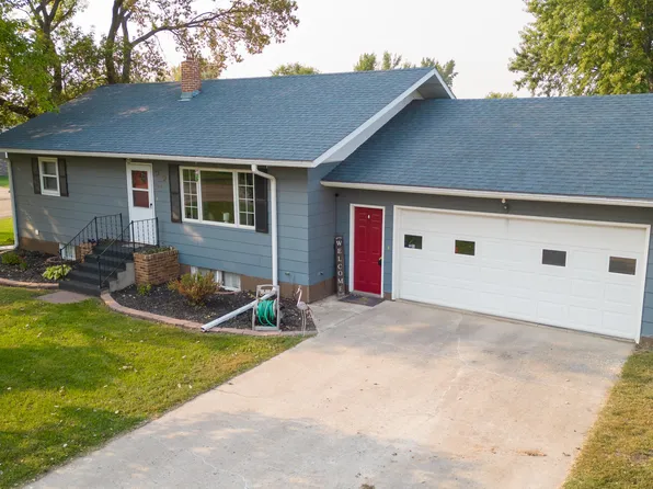 1215 10th St SE, Valley City, ND 58072