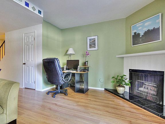 4th image of 218 Entrance Rd APT 5