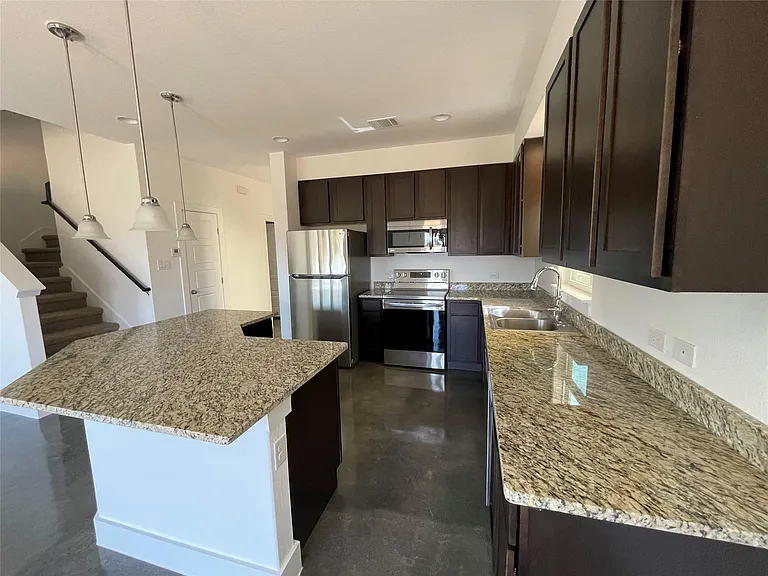 232 Sapphire — Photo 9
