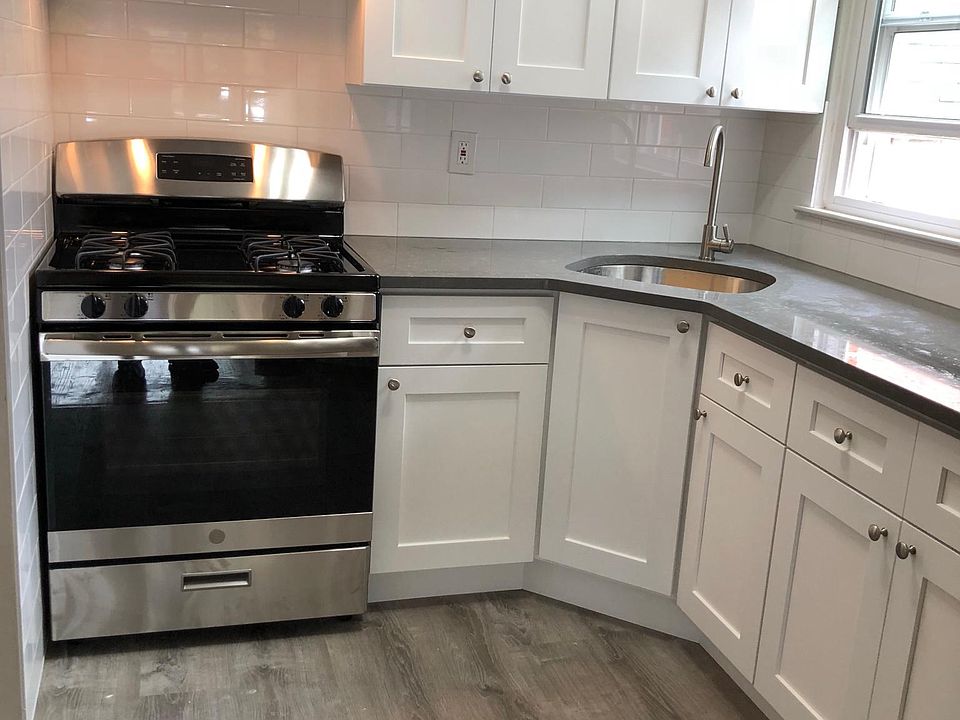 1st image of 14910 Roosevelt Ave