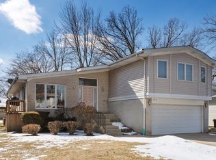 3903 White Cloud Dr, Skokie, IL 60076
