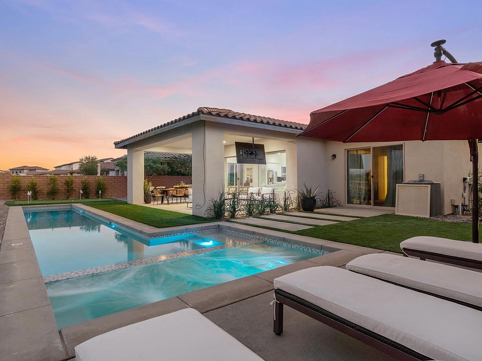 Welcome to Desert Chill, a 3-bedroom & 2-bath, catering to those seeking a modern retreat.