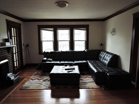 3rd image of 330 Linwood Ave #330