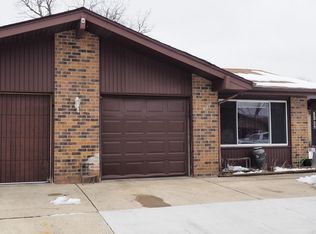 127 Innsbrook Dr, Streamwood, IL 60107