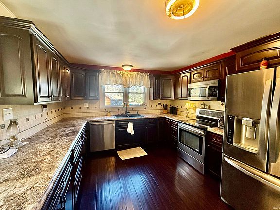 3rd image of 10559 Boyd Hollow Rd