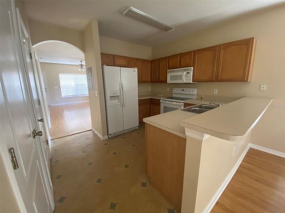 5th image of 313 Wilton Cir