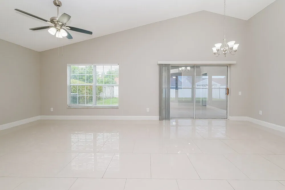 3 bed, 2.0 bath, 1401 sqft, $2,945 — Photo 3
