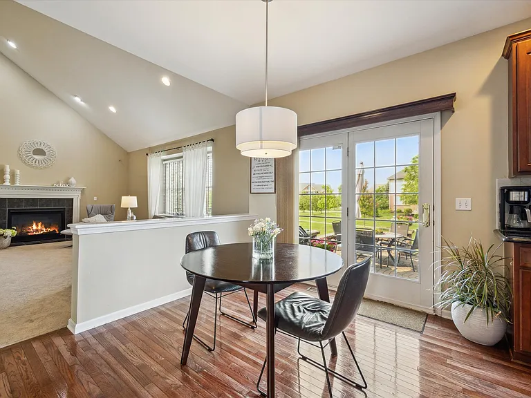 24323 Bellingham Dr — Photo 26