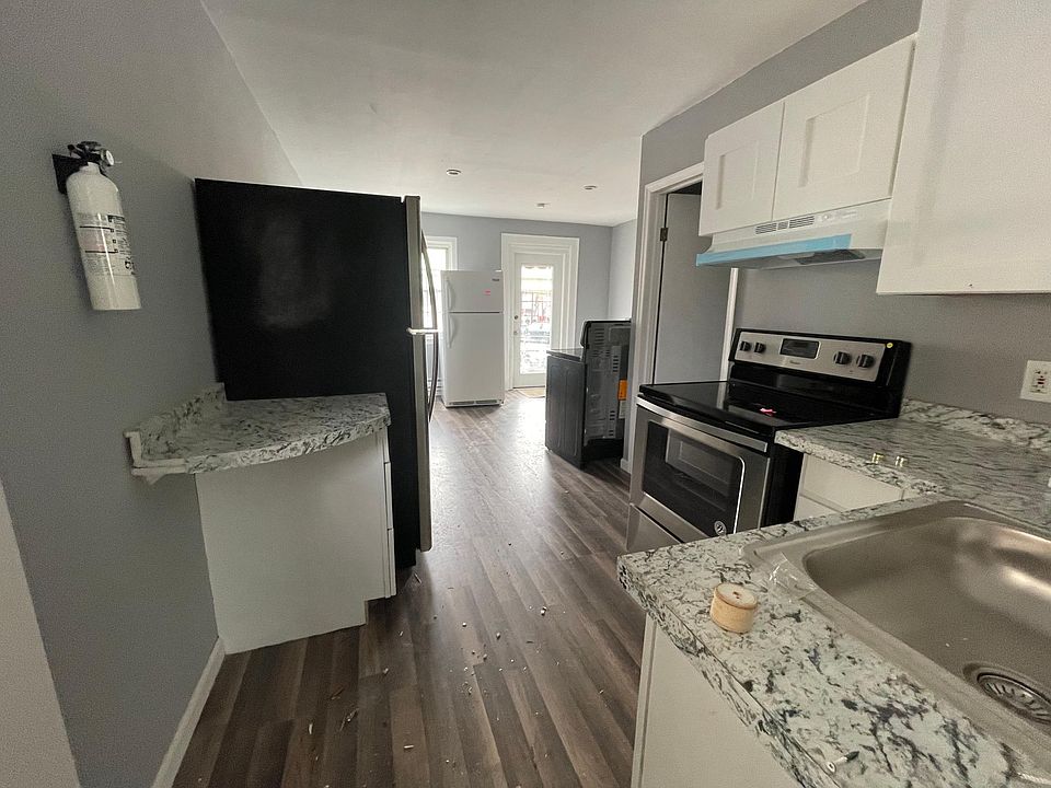 2nd image of 448 Willow St