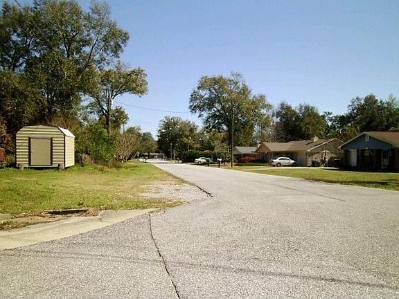 3rd image of 2433 Atwood Dr